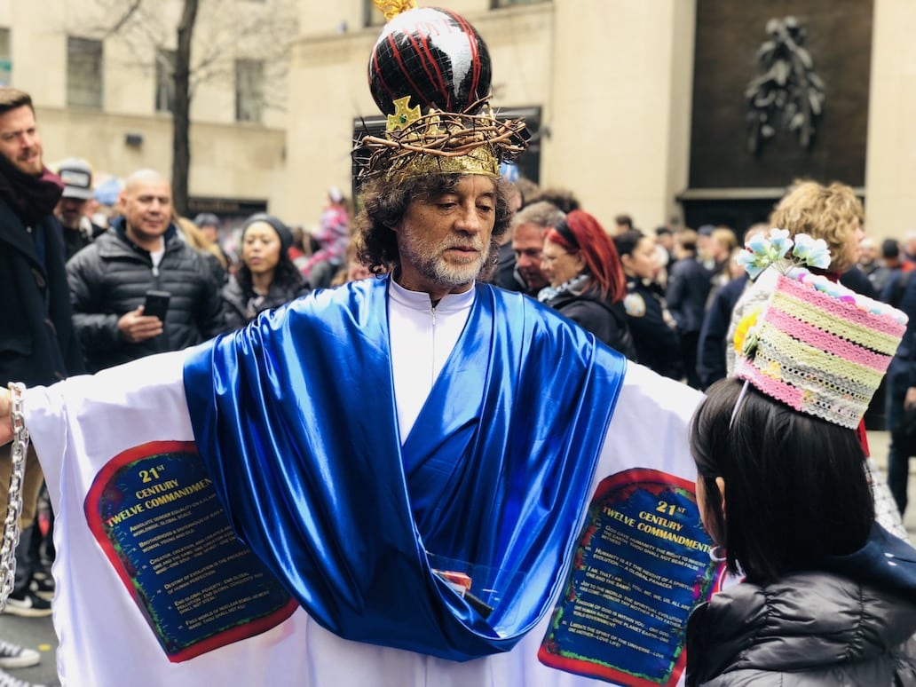 Афиша: Пасхальный парад шляп в Нью-Йорке: фотоотчет рис 34