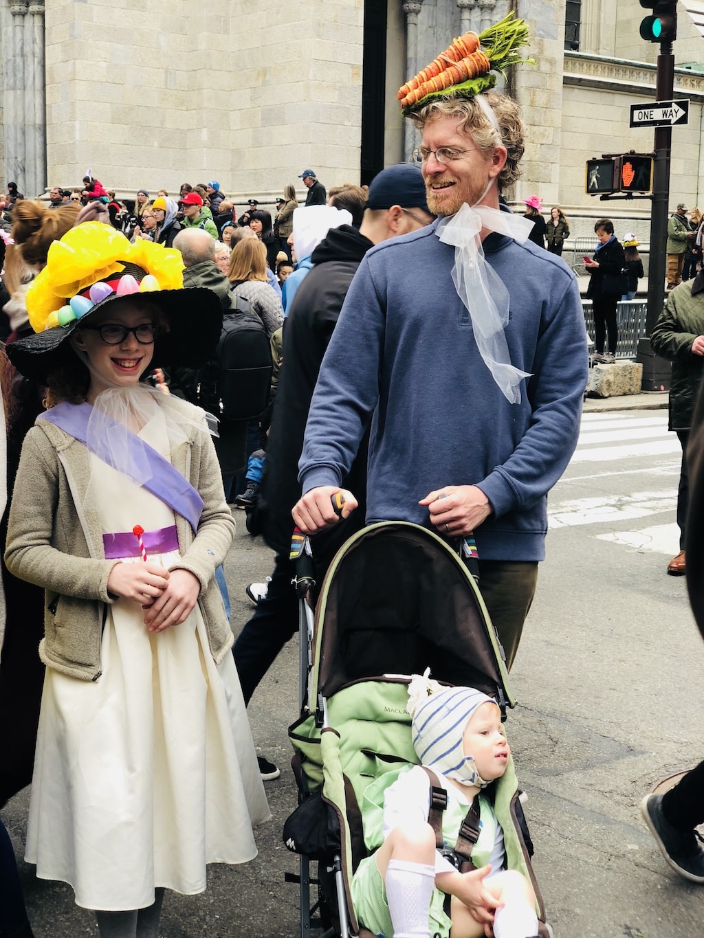 Афиша: Пасхальный парад шляп в Нью-Йорке: фотоотчет рис 2