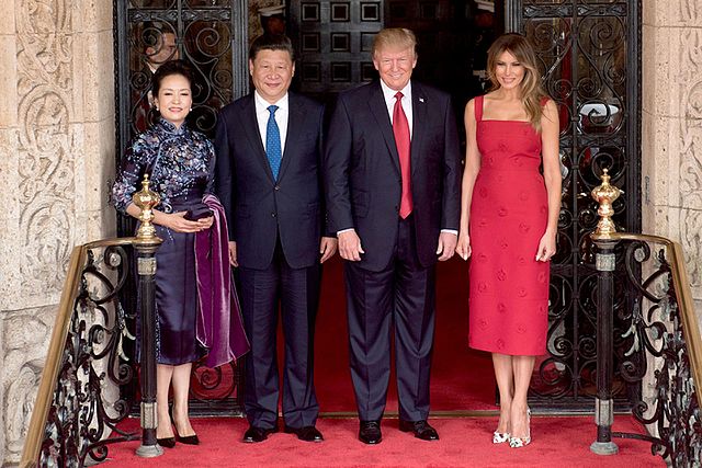 Колонки: Peng Liyuan, Xi Jingping, Donald Trump and Melania Trump