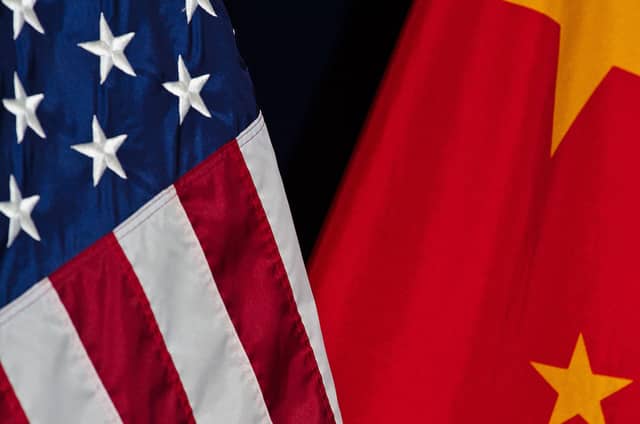 Колонки: U.S. and China flags