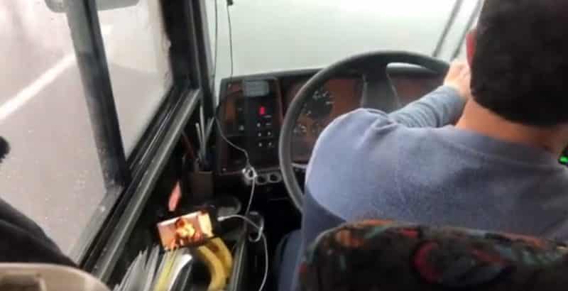 Локальные новости: Водитель нью-йоркского пассажирского автобуса смотрел видео за рулем