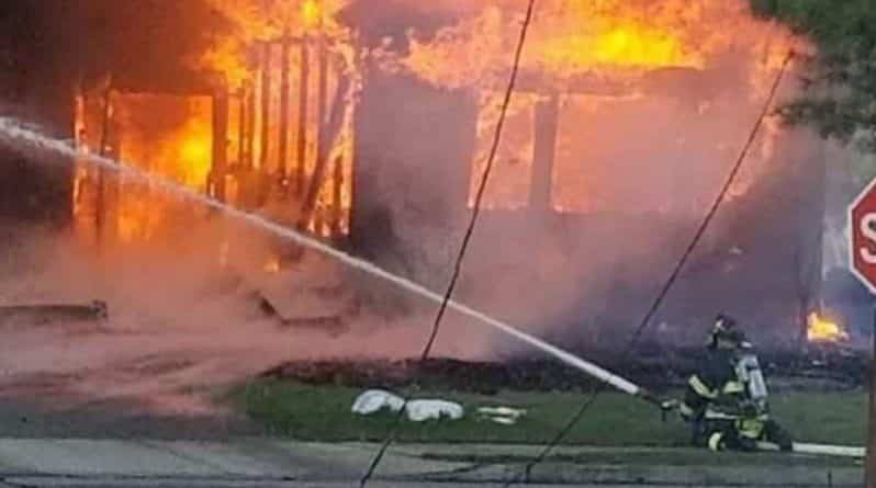 Происшествия: Взрыв на вечеринке в Нью-Джерси: 13 раненых, дом сгорел