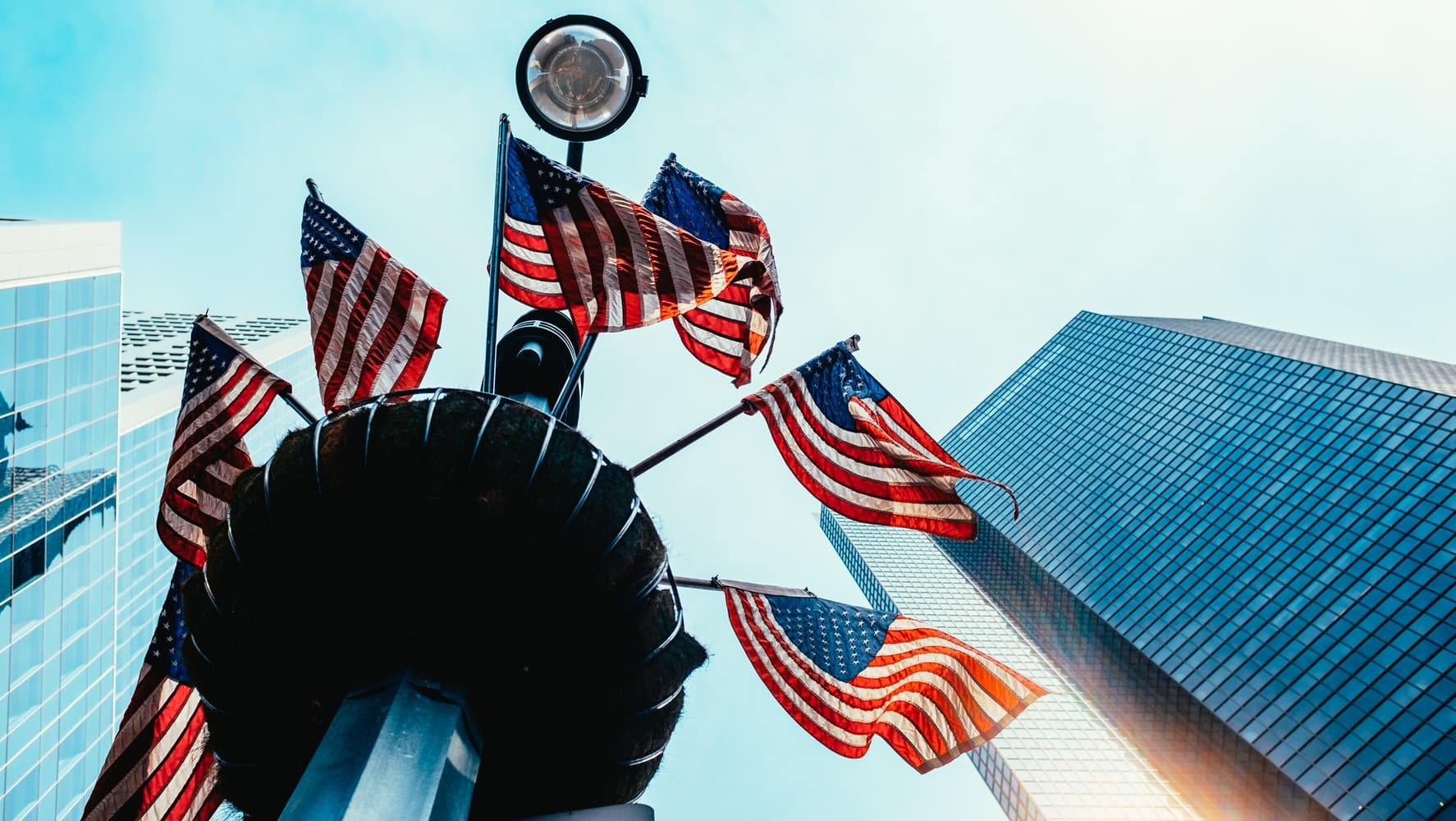 Flags up. Право США. Законы США. Правосудие США. Американское право.