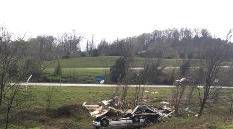 Локальные новости: Супруги из Арканзаса выжили, попав на автомобиле в центр торнадо (видео)
