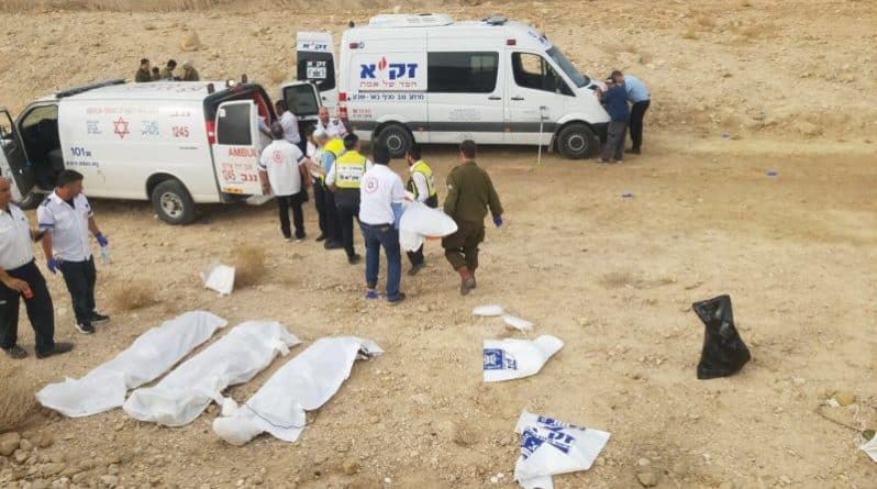 В мире: Смертельное наводнение возле Мертвого моря: 9 тинейджеров погибли, 1 пропал без вести
