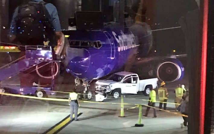 Путешествия: Самолет Southwest Airlines столкнулся с пикапом в аэропорту Балтимора