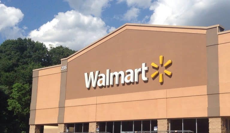 Бизнес: Сотрудники Walmart будут учиться в университетах за $1 в день