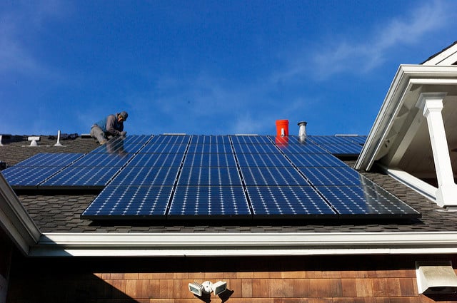 Закон и право: Калифорнийцев обязали оборудовать новые дома солнечными батареями