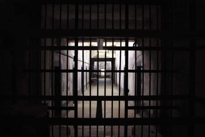 Локальные новости: Бруклинского тюремного надзирателя-насильника разоблачили по необычной форме полового органа