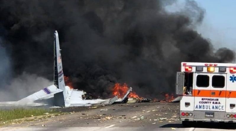 Происшествия: Самолет C-130 разбился возле аэропорта в Джорджии: 9 погибших