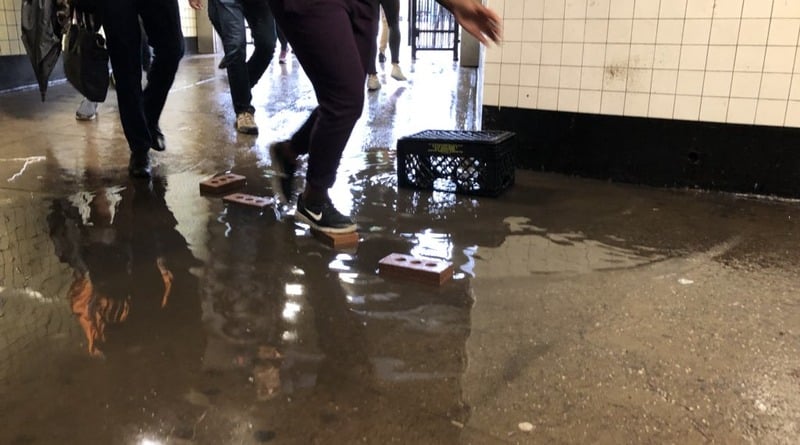 Локальные новости: Потоп в метро Нью-Йорка (фото)