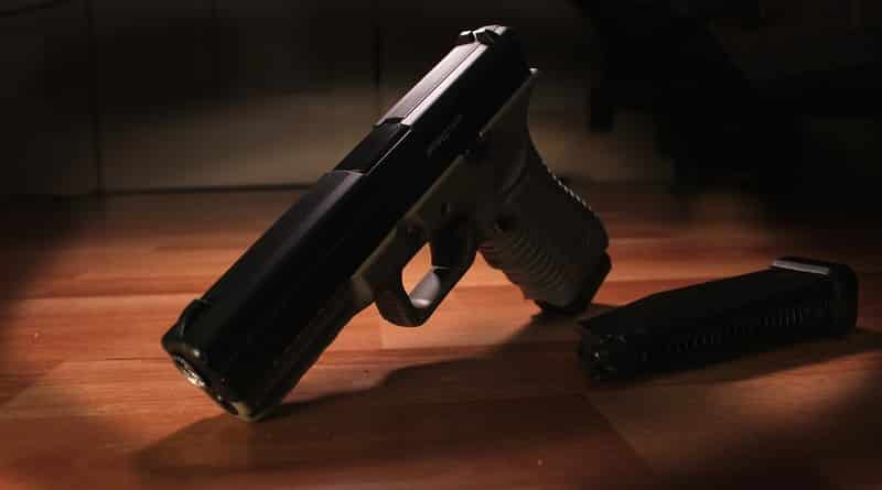 Локальные новости: Семилетний ребенок случайно застрелился из пистолета, найденного дома