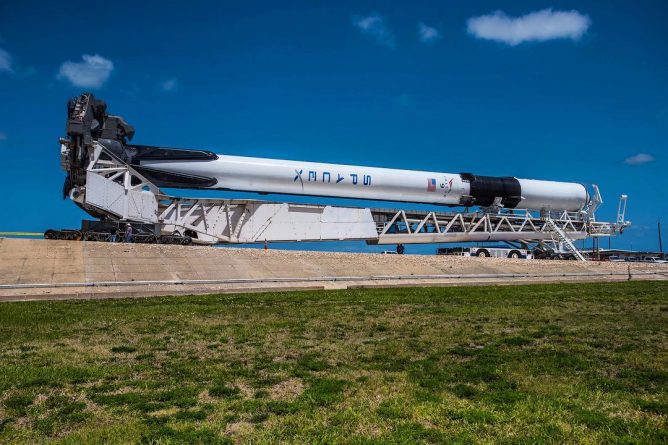 Технологии: SpaceX запускает новейшую версию ракеты-носителя Falcon 9
