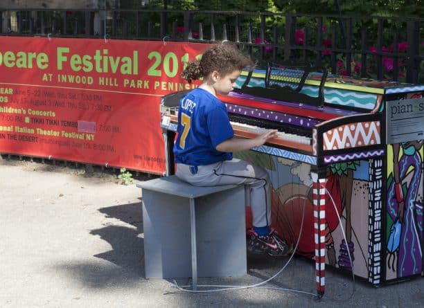 Афиша: 50 расписных пианино зазвучат в июне на улицах Нью-Йорка