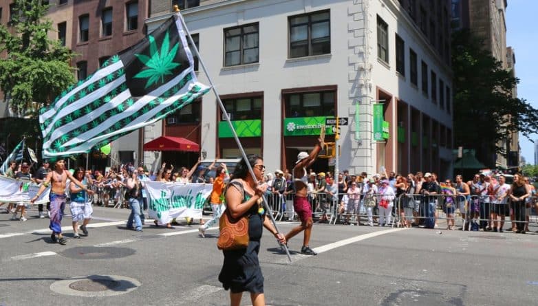 Локальные новости: В Манхэттене отменят уголовную ответственность за употребление марихуаны