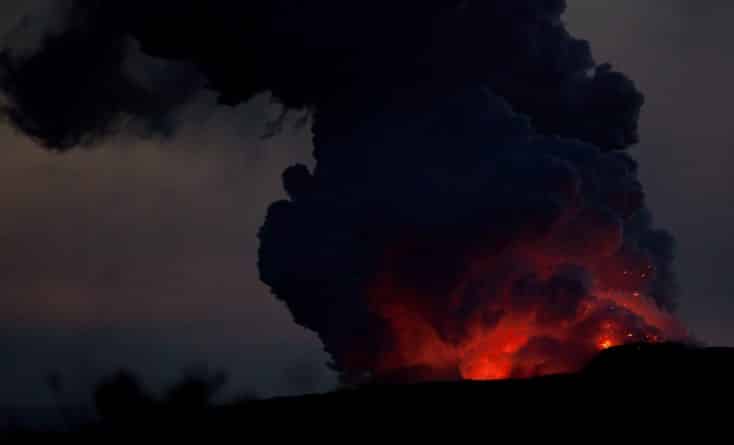 Происшествия: Кислотные пары и вулканическое стекло — главные опасности после извержения вулкана на Гавайях