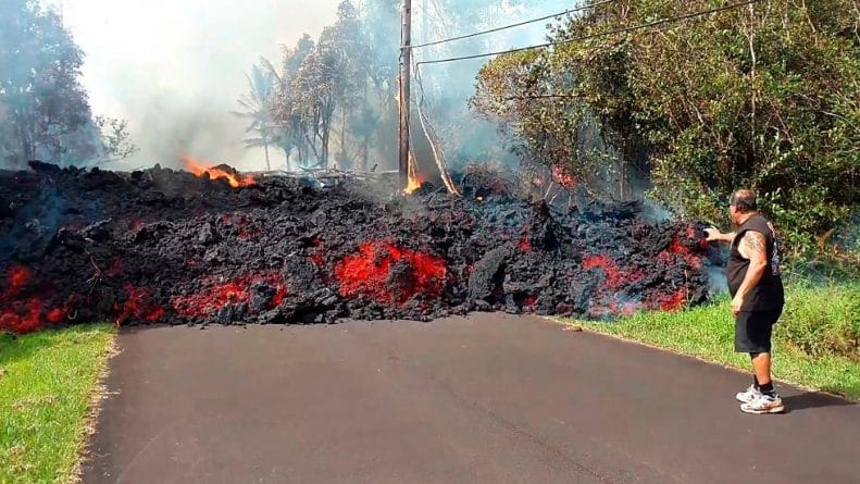 Происшествия: Геологи ожидают, что на вулкане Килауэа вскоре произойдет извержение со взрывом
