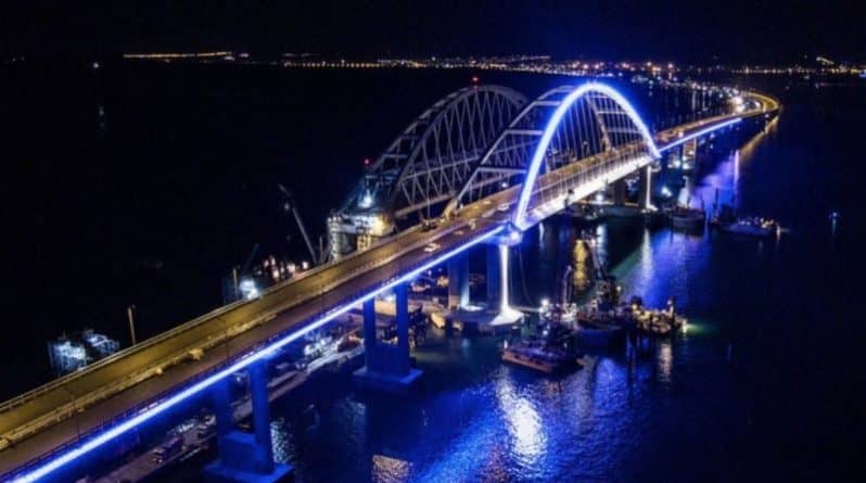 В мире: Путин открыл Крымский мост на КамАЗе: в соцсетях подтрунивают над президентом РФ