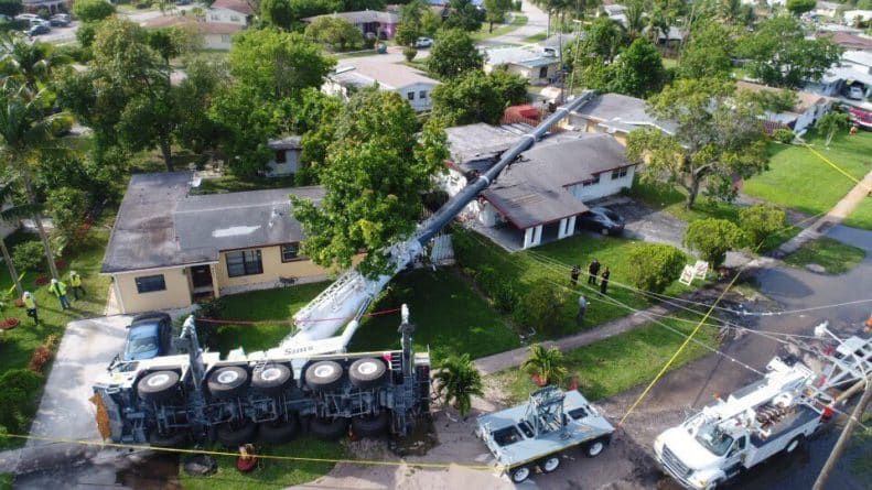 Локальные новости: Огромный кран рухнул на жилые дома во Флориде: 2 пострадавших