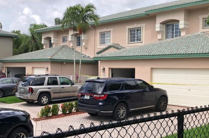 Происшествия: Во Флориде мужчина, покончив с собой, случайно убил своего соседа и собаку