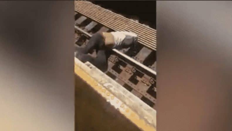 Происшествия: На станции метро в Бруклине пассажиры наблюдали «зомби» под наркотиком К2