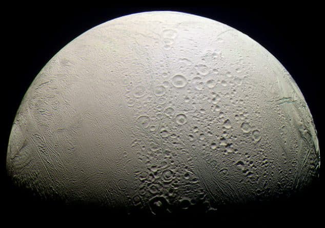 Наука: NASA обнаружило следы жизни на Энцеладе, спутнике Сатурна
