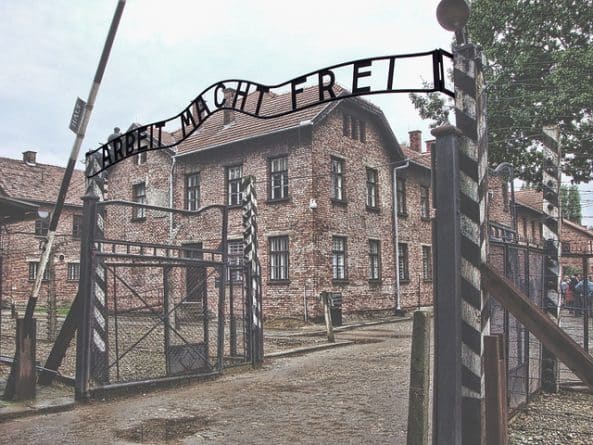 Локальные новости: В США узник Освенцима встретился с семьей доктора, который 4 раза спасал его от смерти