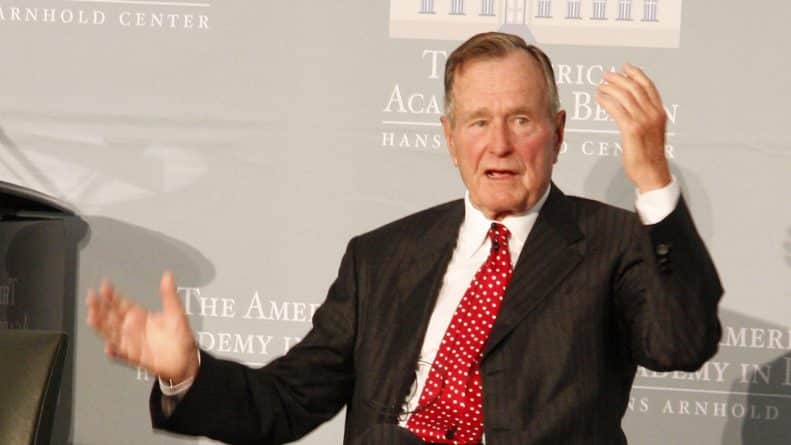 Знаменитости: Джордж Буш-старший побил возрастной рекорд среди президентов США