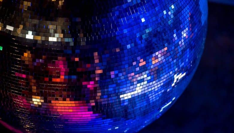 Афиша: Ретро-клуб «для тех, кому за 35» переезжает на Times Square