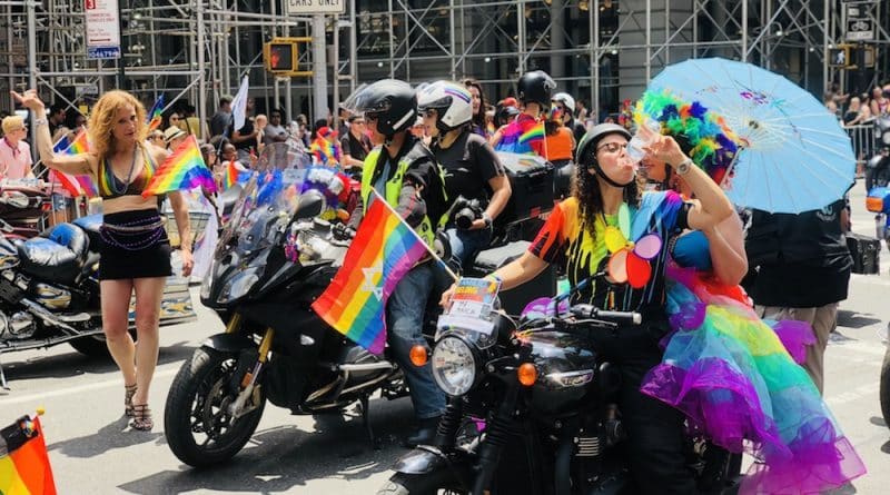 Колонки: Очень громко и очень весело: Pride Parade в Нью-Йорке!