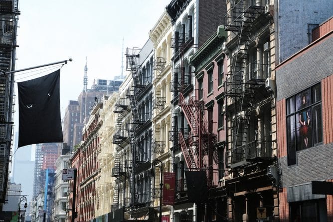 Недвижимость: Десятки агентов по недвижимости лишены лицензии в штате Нью-Йорк, но узнать об этом непросто