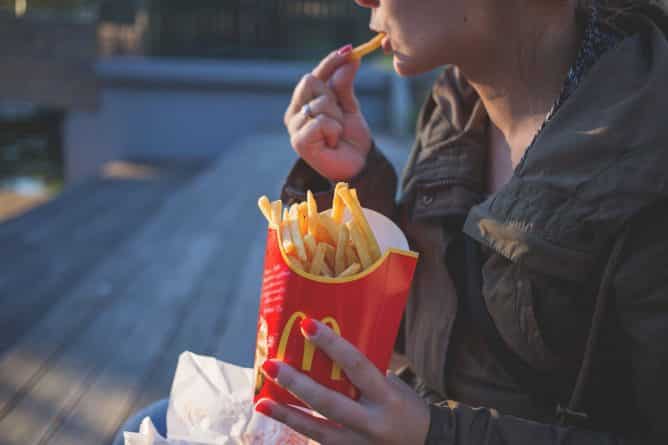 Полезное: Бывший сотрудник McDonald's рассказал, что не стоит брать в ресторане