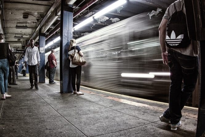 Технологии: В Нью-Йорке готовят первую бесконтактную систему оплаты для метро и автобусов