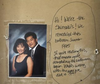 Локальные новости: Семья нашла в стене послание, которое оставили прежние жильцы 23 года назад рис 2