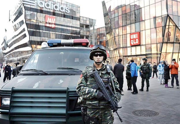 Происшествия: В Пекине у посольства США прогремел взрыв