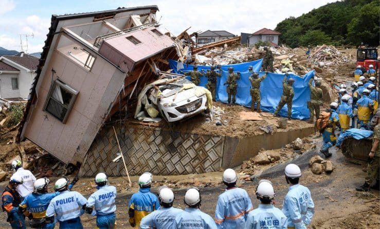 В мире: Затяжные ливни в Японии унесли жизнь более 100 человек