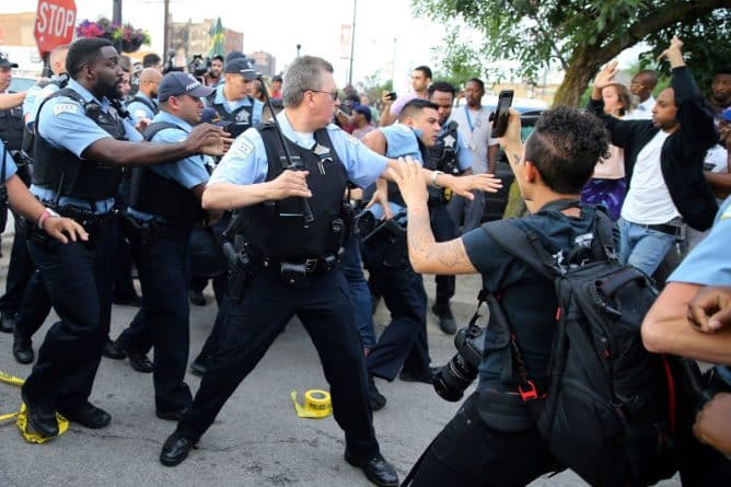 Происшествия: В Чикаго полиция застрелила афроамериканца — в городе начались беспорядки