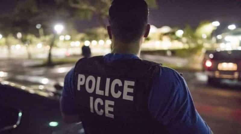 Закон и право: Мужчина пытался подкупить офицера ICE, чтобы депортировать жену и ее дочь в Сальвадор
