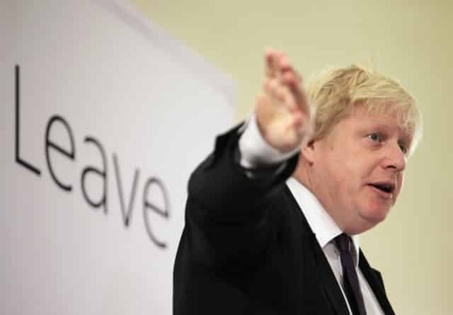 Политика: Министр иностранных дел Британии Борис Джонсон ушел в отставку