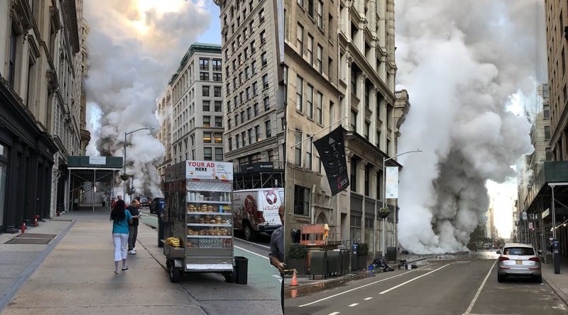 Локальные новости: Манхэттен в дыму: в центре Нью-Йорка взорвались паровые трубы (фото)