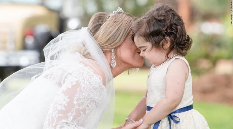 Здоровье: Трехлетняя малышка победила рак и приехала на свадьбу своего донора