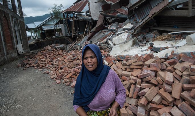 Происшествия: В результате землетрясения в Индонезии погибло более 140 человек, количество жертв растет