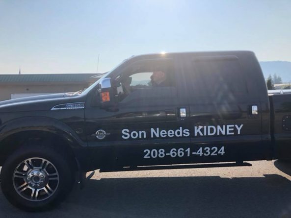 Колонки: Жительница Айдахо увидела машину с надписью «сыну нужна почка» — и поделилась просьбой со всей страной