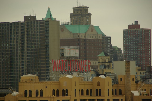 Недвижимость: Знаменитая надпись «Watchtower» исчезла со здания в Нью-Йорке навсегда?