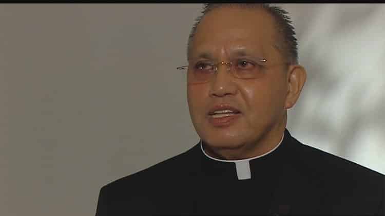 Происшествия: Священник, которого обвиняют в изнасиловании детей и краже $80 тыс., пропал без вести