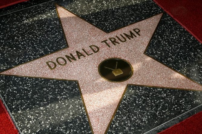 Знаменитости: В Голливуде хотят убрать звезду Дональда Трампа с Аллеи славы
