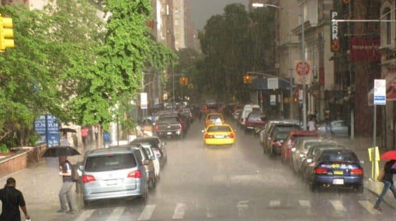 Погода: На уикэнд в Нью-Йорке спадет жара, но есть угроза наводнений