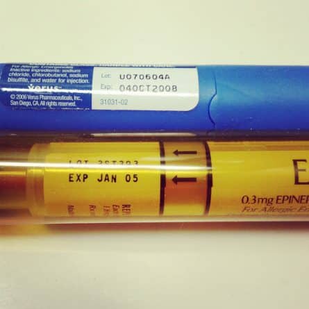 Здоровье: FDA одобрила новый препарат, который станет альтернативой подорожавшему EpiPen