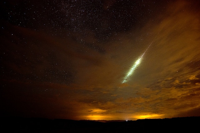 Наука: Над военной базой США взорвался таинственный метеорит с силой в 2,1 килотонны