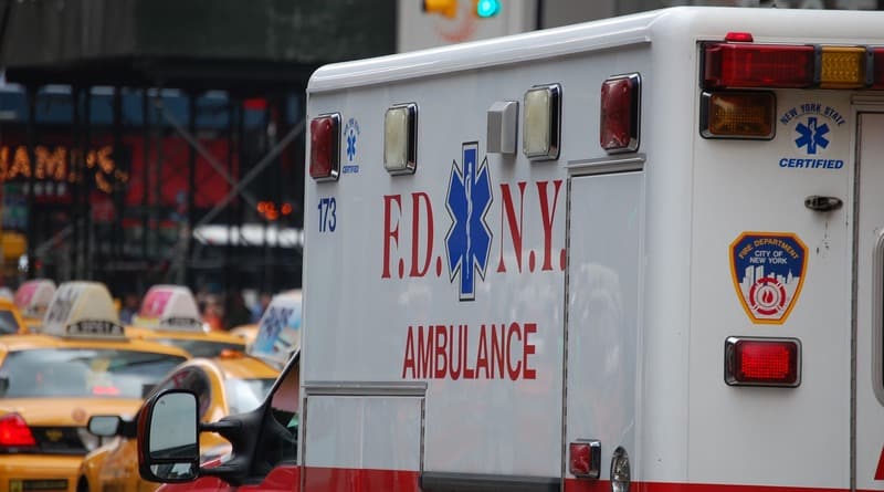 Локальные новости: Машины скорой помощи в Манхэттене изрисовали свастиками (фото)
